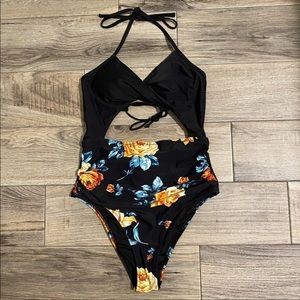 CUPSHE Medium Swimsuit Black Twist Top Cutout Lace Up Back Floral Bottom NWT